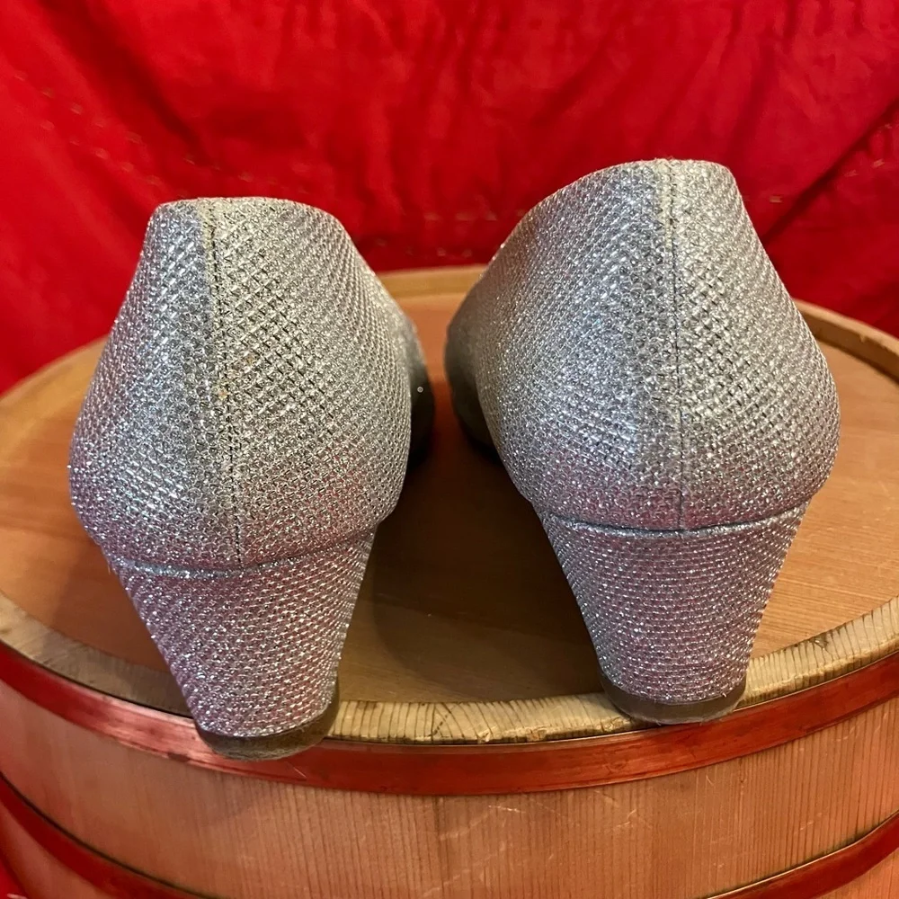 Kelly & Kate Sparkle Cilasa Wedge Pump Metallic Size 9